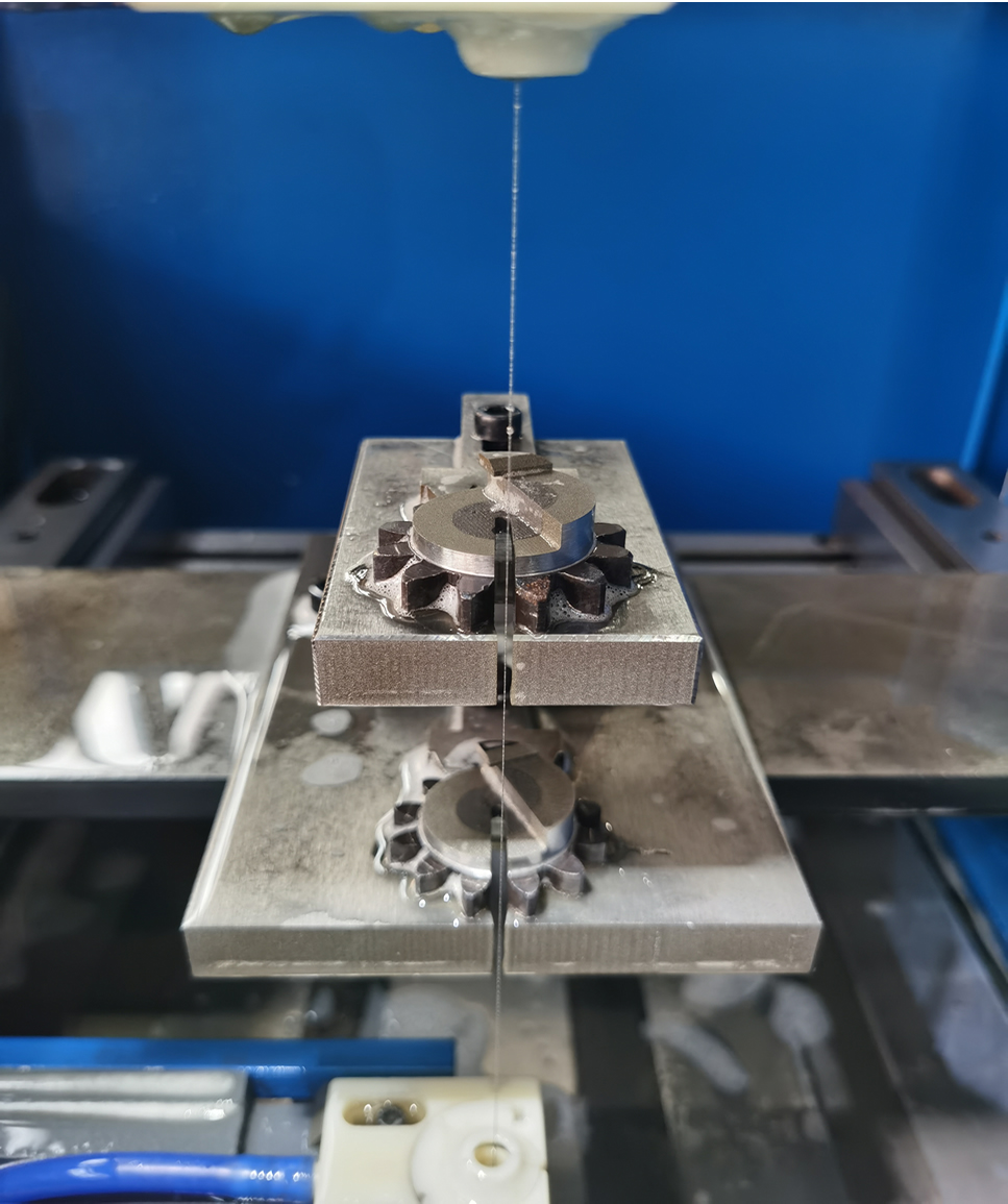 線切割加工3.jpg 線切割加工3.jpg